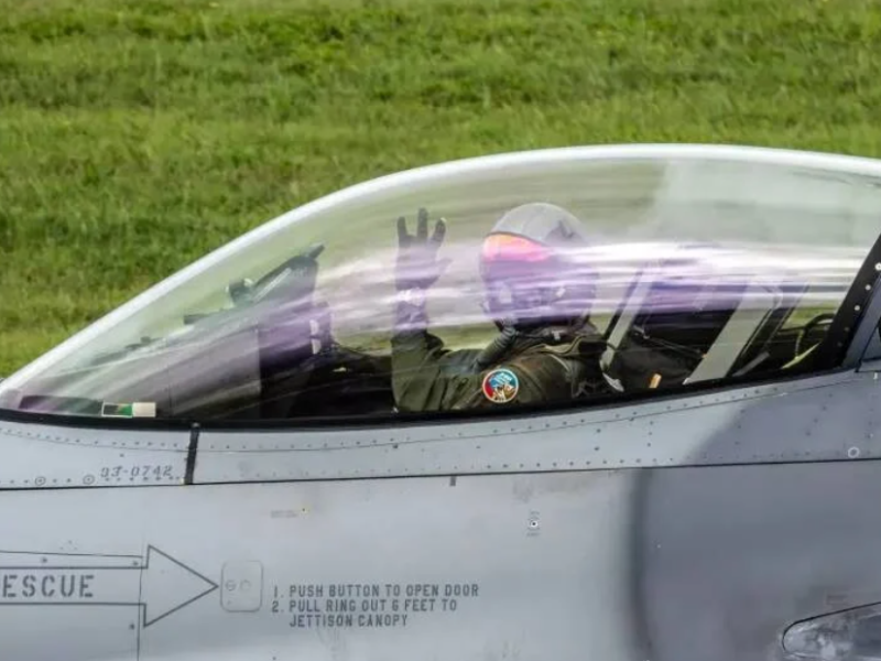 F-16「黑盒子」訊號源在海下2500公尺！空軍司令部坦誠 : 受限國內打撈能力 已尋求國外專業團隊